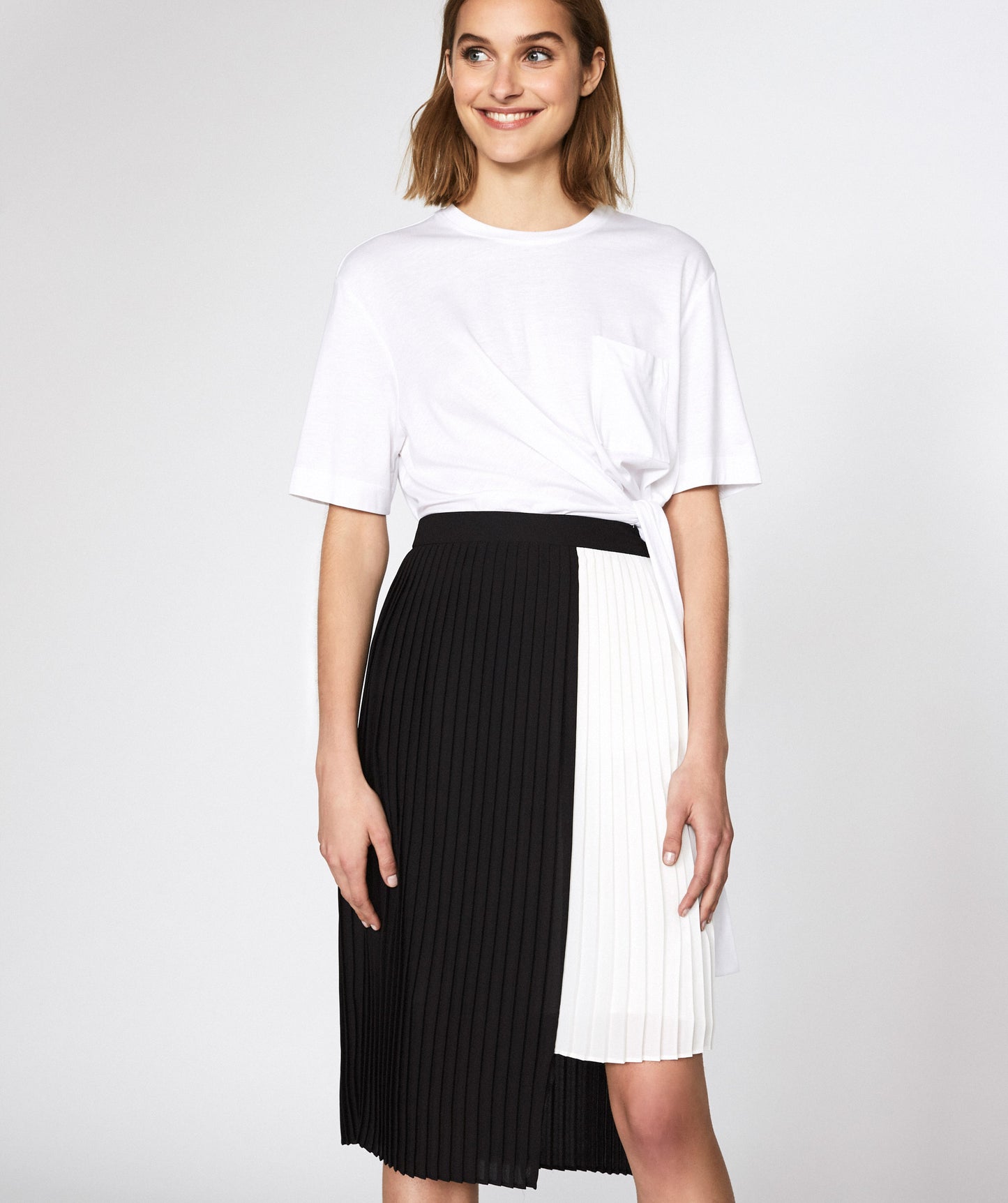Outline London Womens Windsor Crew Neck Tie at Waist T-Shirt in White